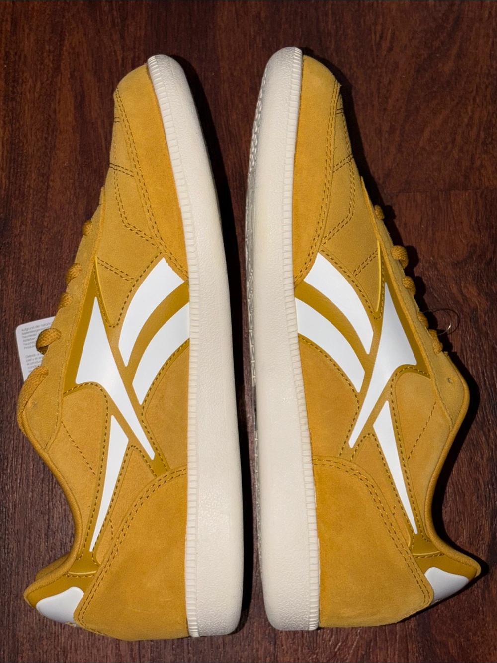 Reebok size 10.5 - Picture 9 of 11